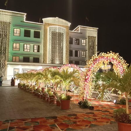 Pushpak Hotel & Convention Bhubaneswar Exterior photo