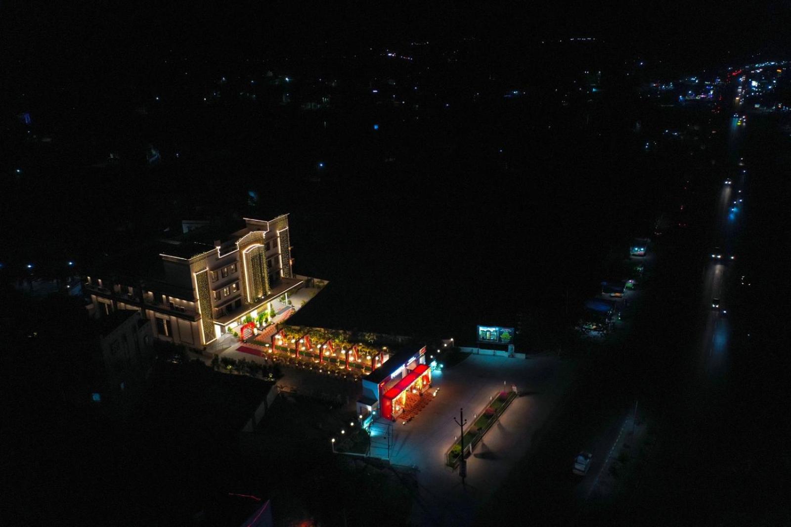 Pushpak Hotel & Convention Bhubaneswar Exterior photo