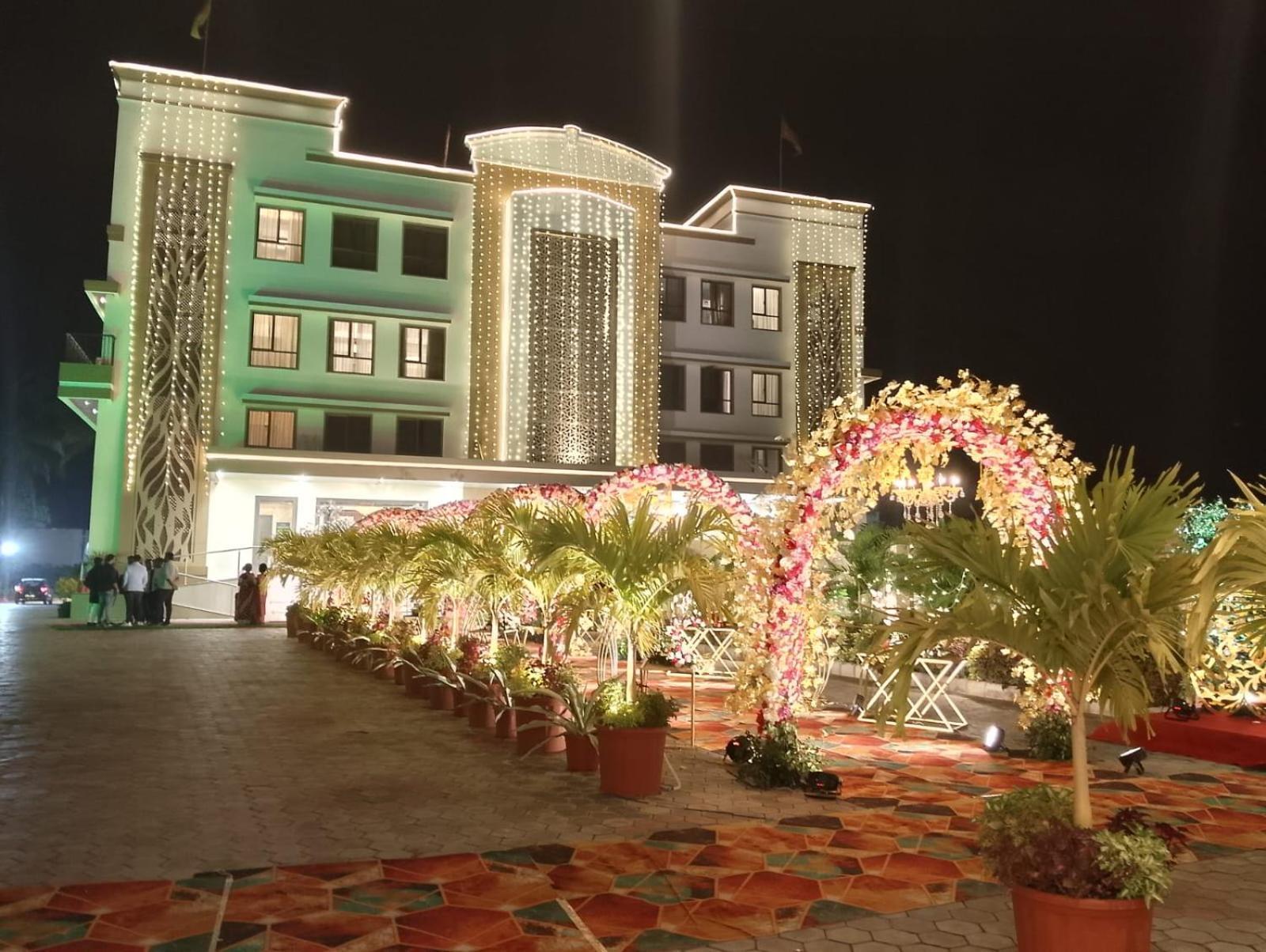 Pushpak Hotel & Convention Bhubaneswar Exterior photo