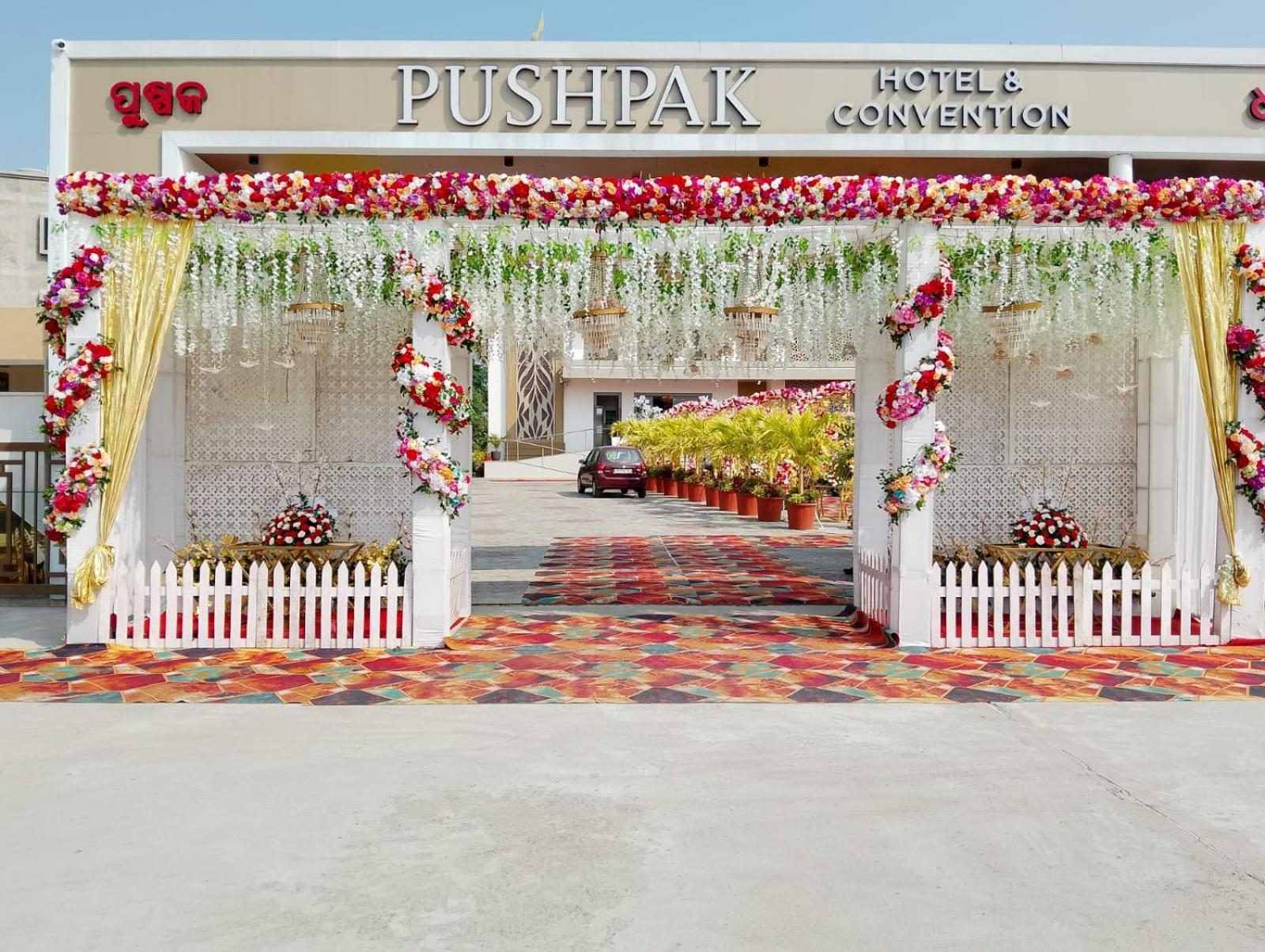 Pushpak Hotel & Convention Bhubaneswar Exterior photo